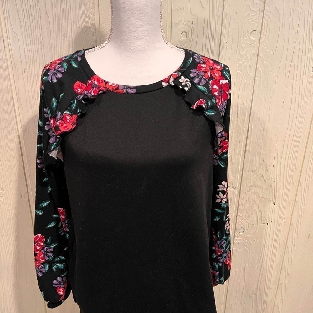 ELLE Long Sleeve black with floral balloon sleeves ruffles Side Slit Size Med